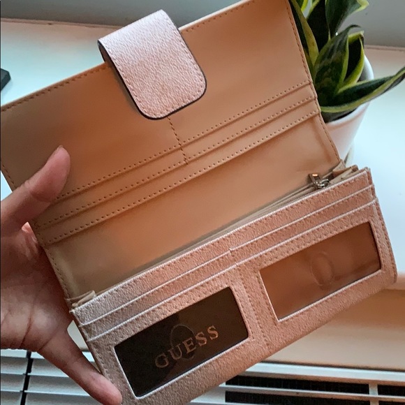 Pink GUESS wallet - Picture 4 of 5